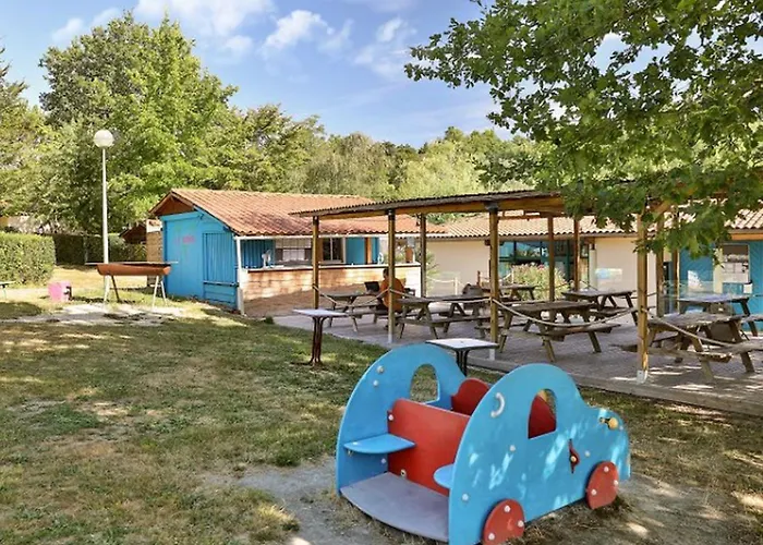 Campingplatz Mobil-home Avec Terrasse - 6 Pers. - Api-1-52-1996 *